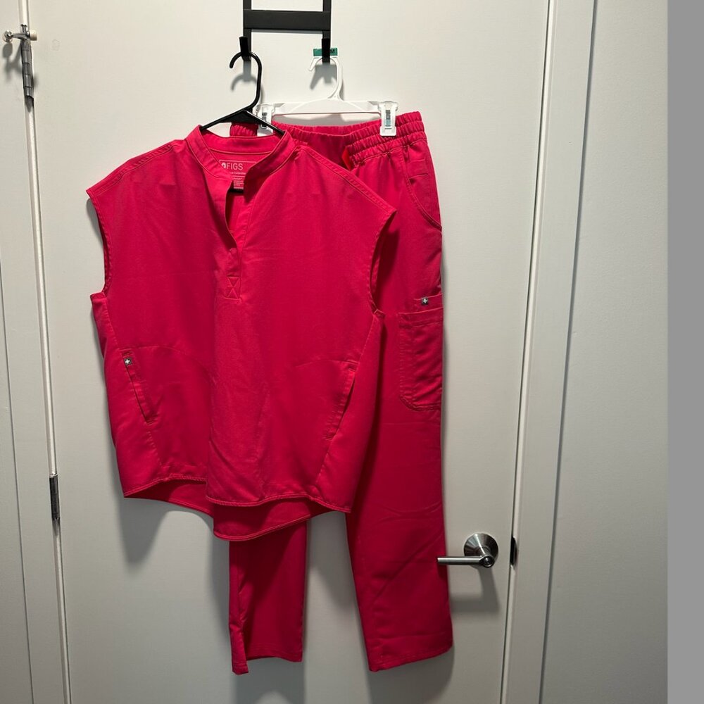 *NOT FOR SALE* Figs Rafaela Oversized Scrub Top and High Waisted Dowa Scrub Pant